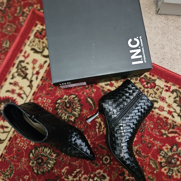NWT ☆ INC/Macy's Ankle Boots, Size 6.5, Brand NEW! - Picture 1 of 4